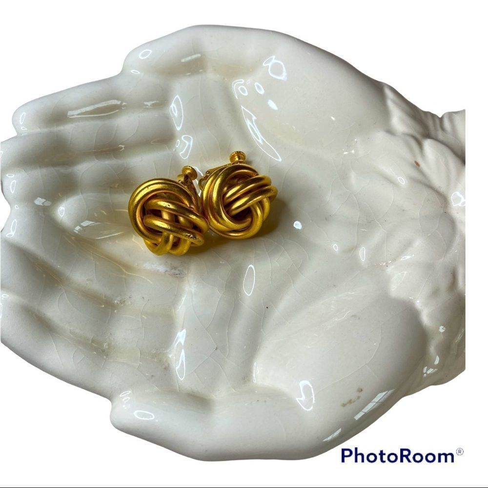 Goldplated Knot Clip On Earrings Goldplated Knot Clip On Earrings
